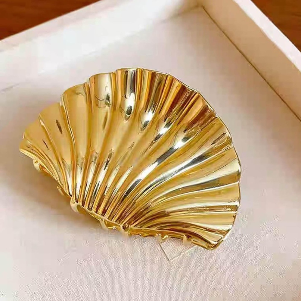 Metal Gold Shell Hair Claw - Picture 2 of 3